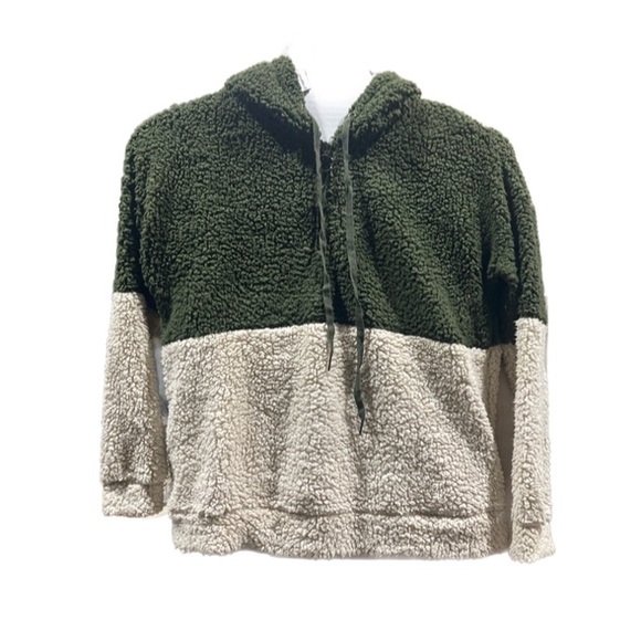 Women’s Como Blu Sherpa Pullover Sweatshirt with Hood in Ivory and Olive Green - Picture 3 of 5